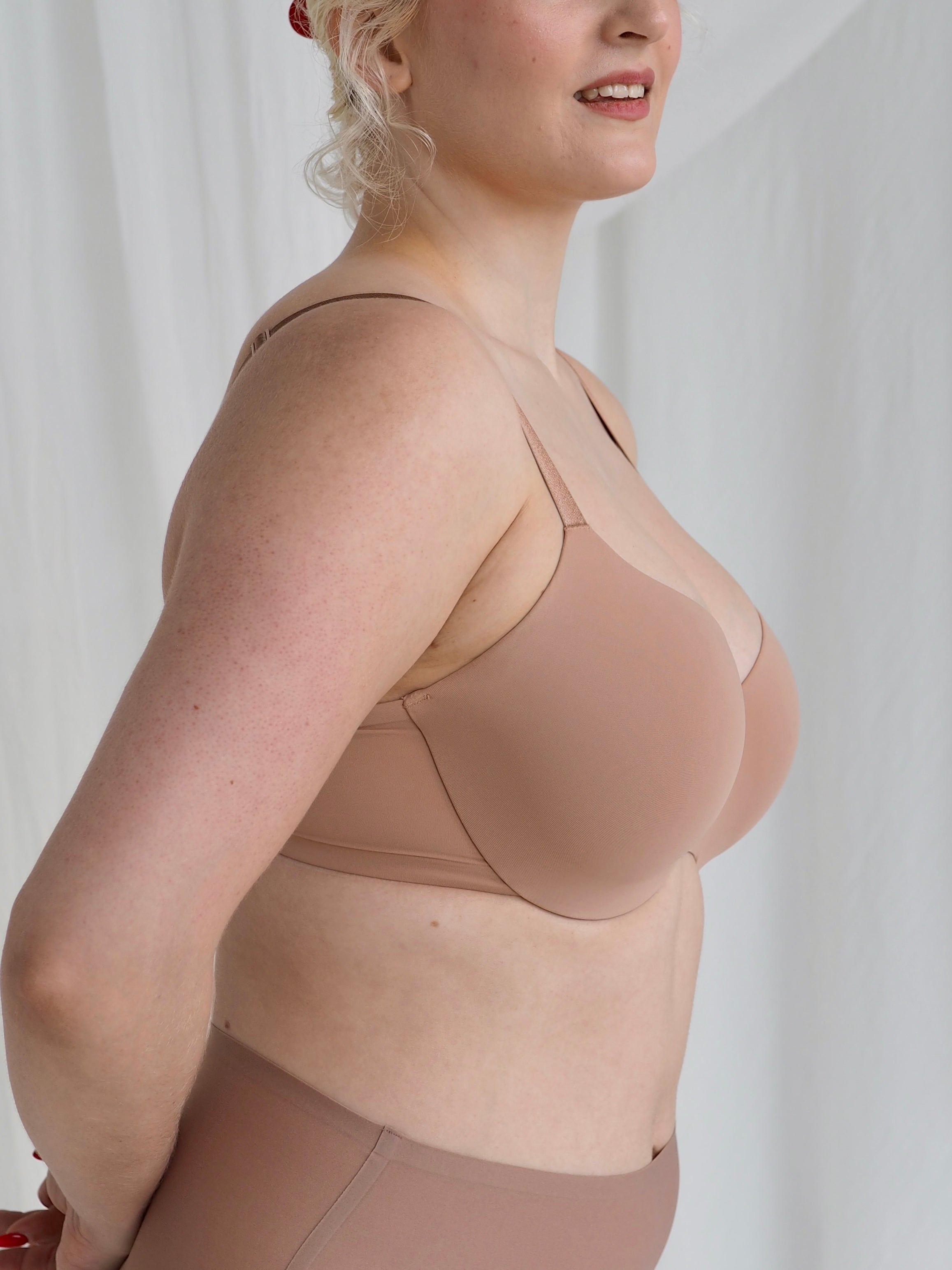 365 t-paitarintaliivi nude