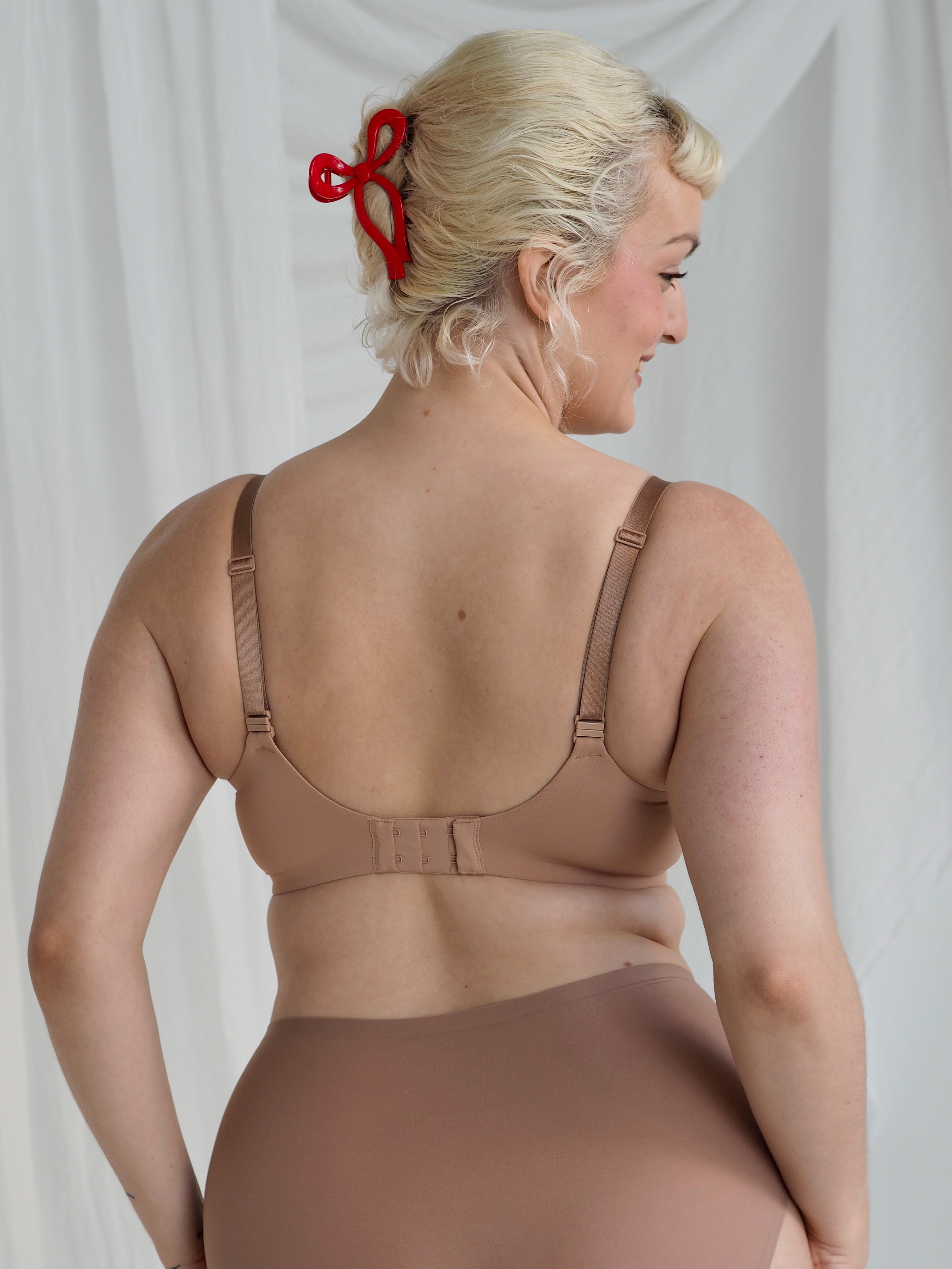 365 t-paitarintaliivi nude