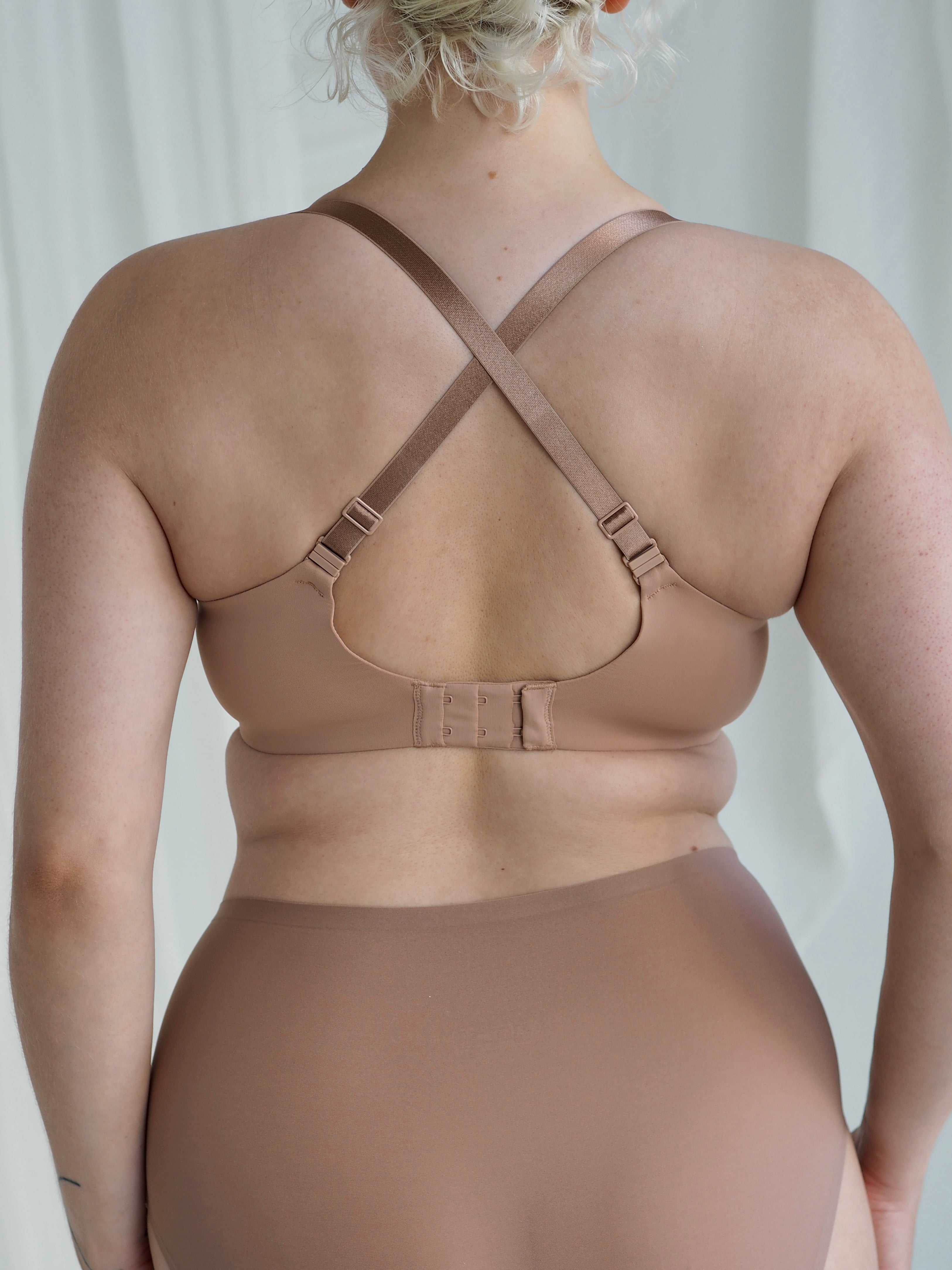 365 t-paitarintaliivi nude