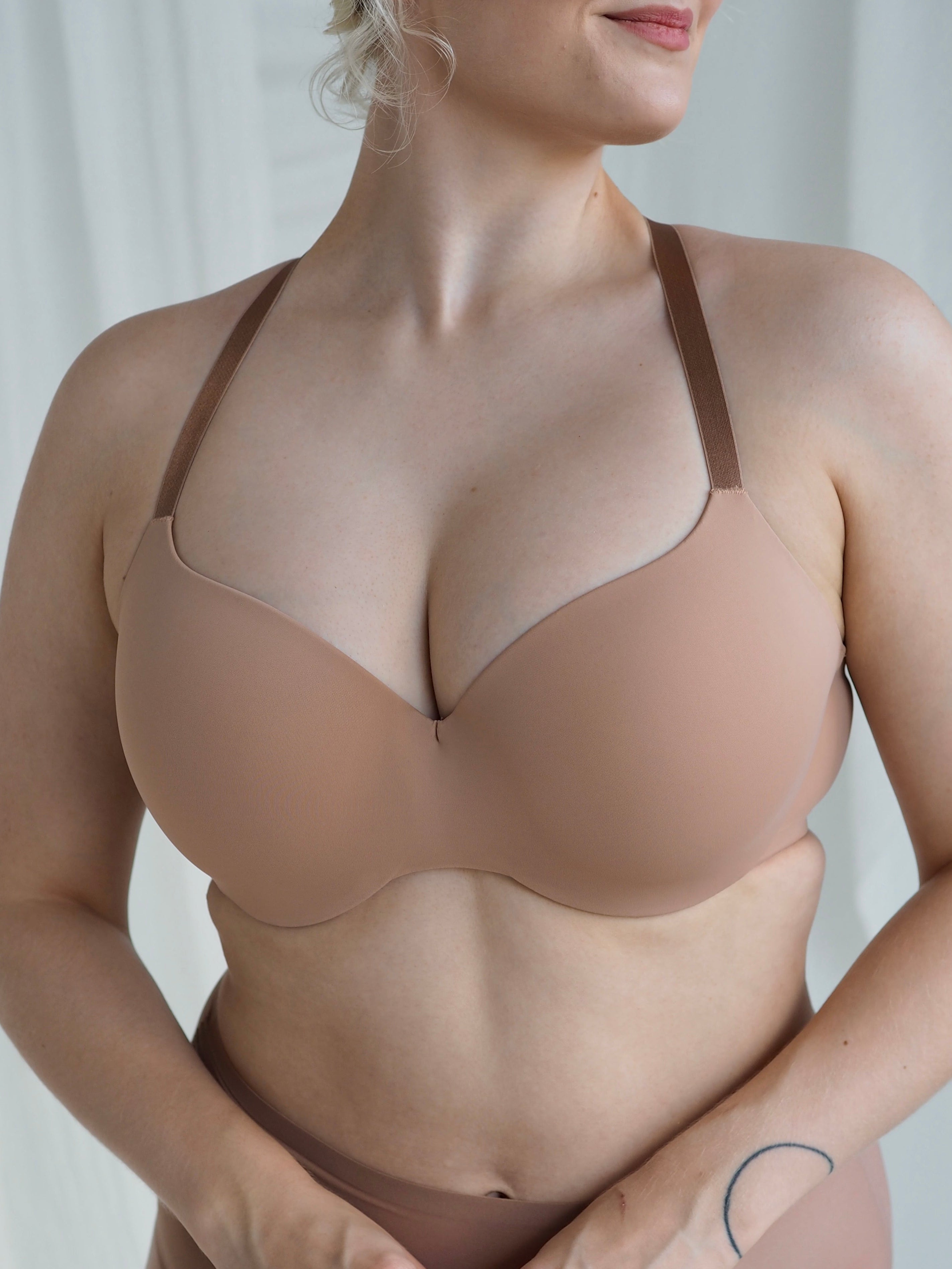 365 t-paitarintaliivi nude