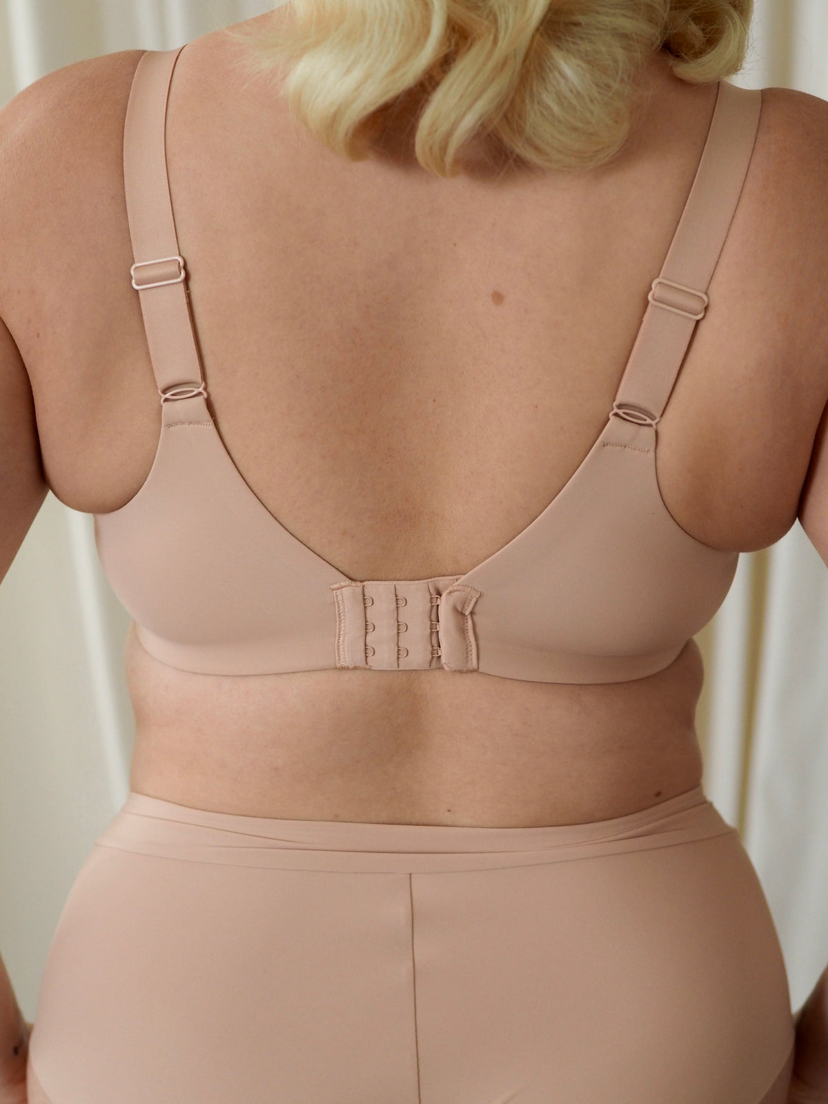 Dream Comfort kokokuppinen liivi nude