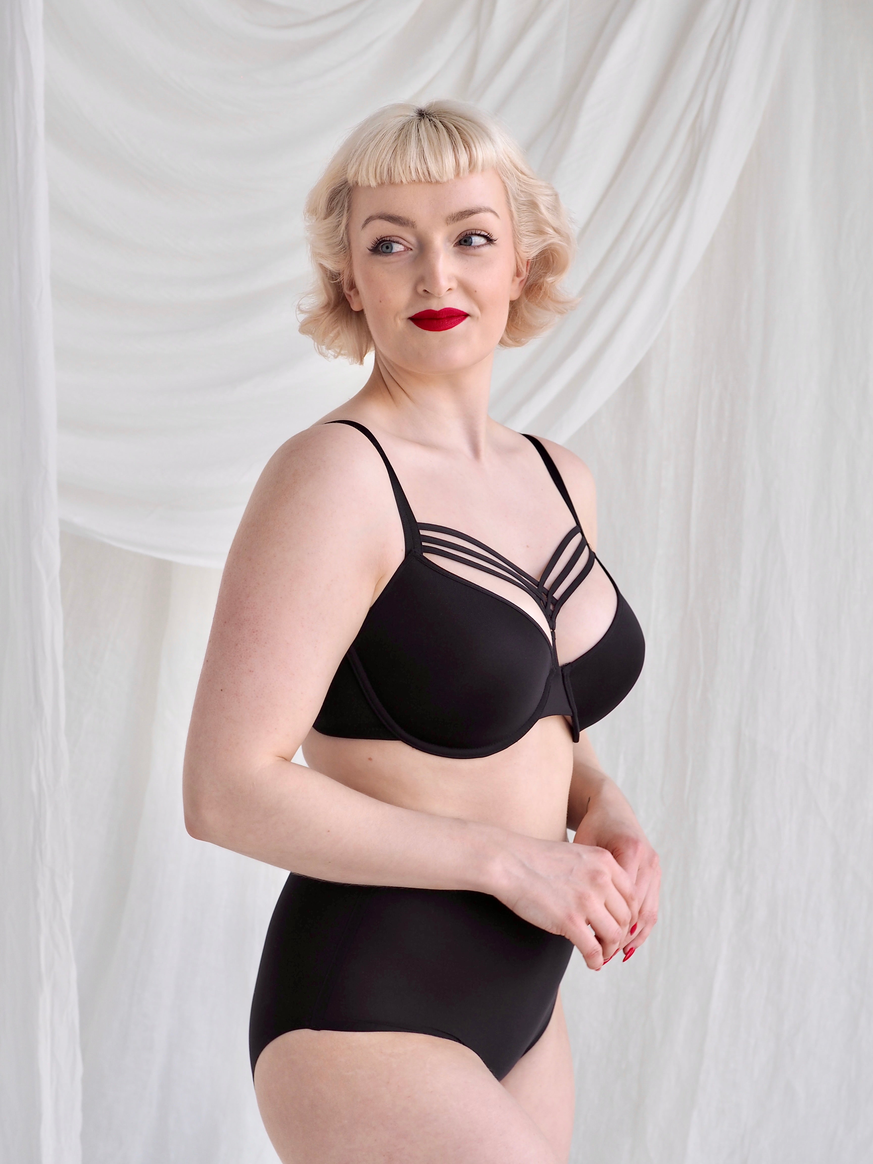 Dame de Paris Mustat Plunge Rintaliivit