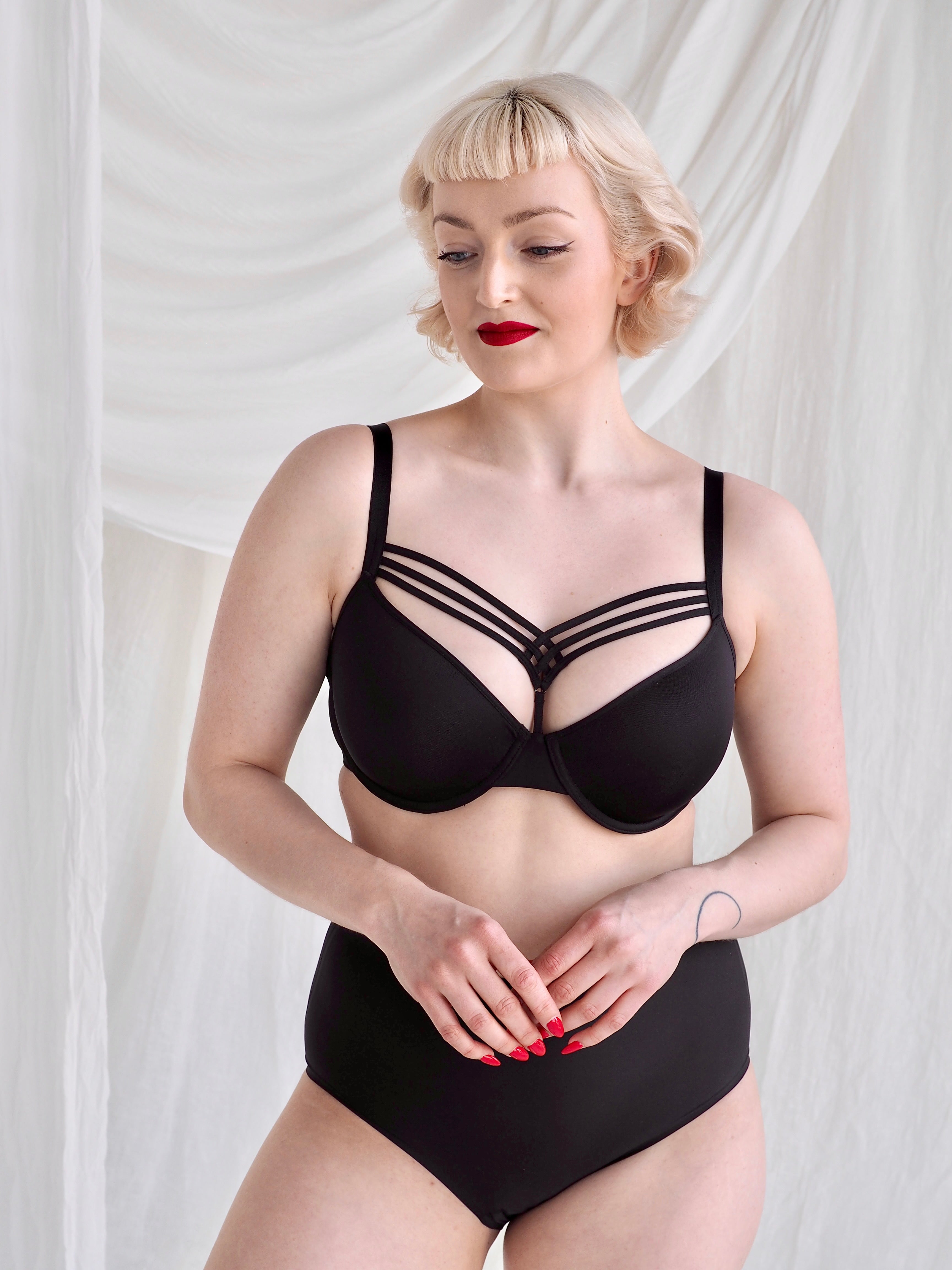 Dame de Paris Mustat Plunge Rintaliivit